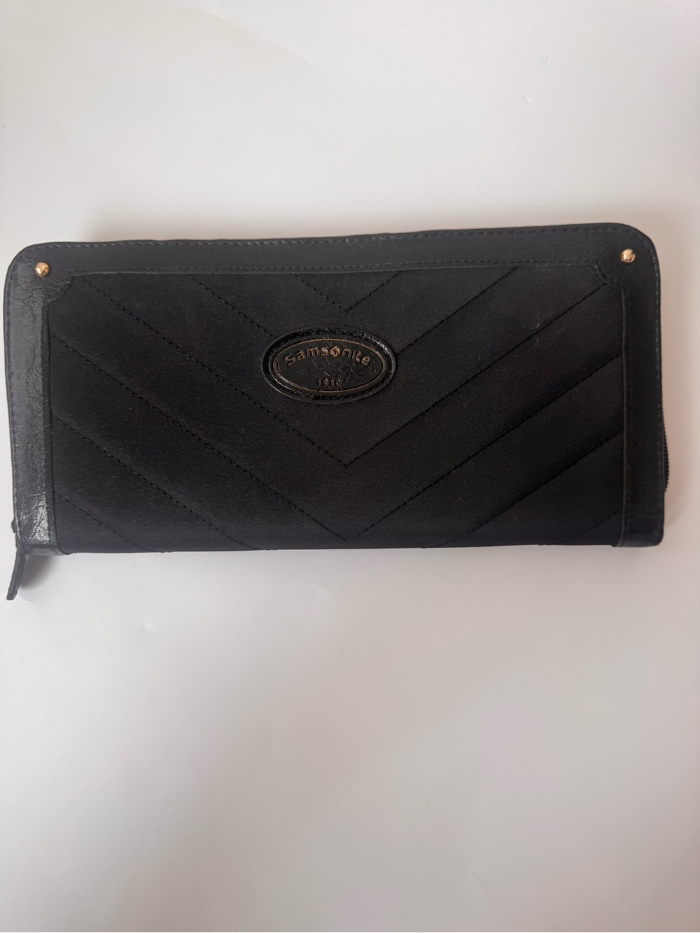 Samsonite Black Quilted Chevron Zip Wallet
